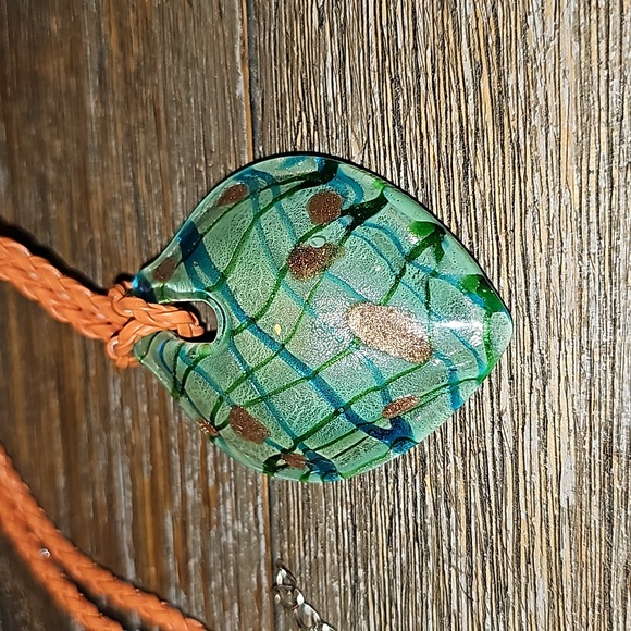 Glass pendant necklace - Picture 1 of 3